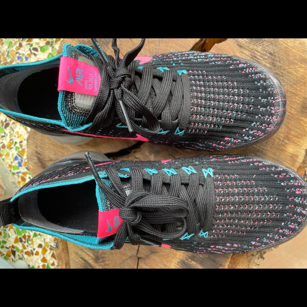 Size 7 Nike Vapor Max FlyKnit